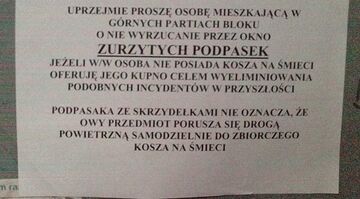 Wyrzucanie zużytych podpasek przez okno