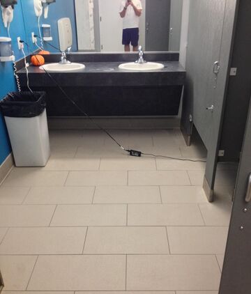 Tymczasem w toalecie