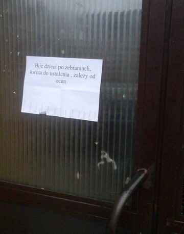 Bije dzieci po zebraniach