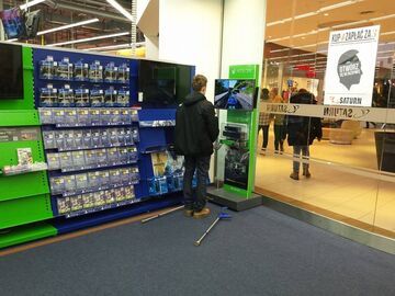 Odrzucił kule i....