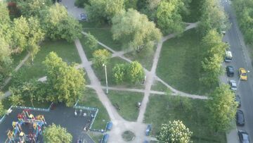 Pentagram wydeptany w parku