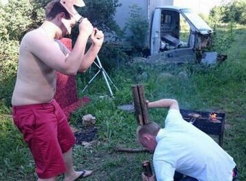 "Ciosać kołki na głowie"