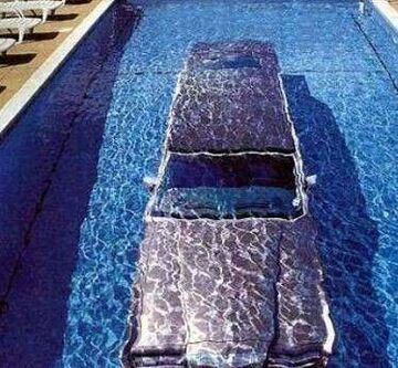 Samochód w basenie