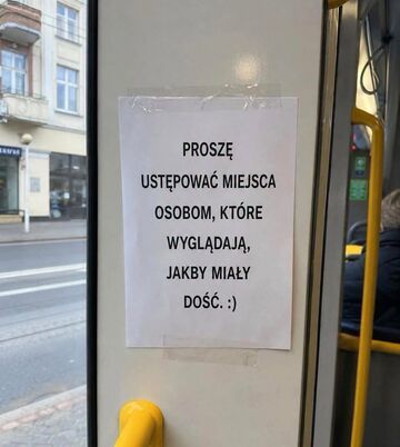 "Proszę ustępować miejsca"