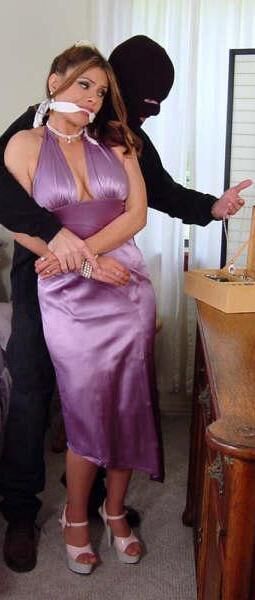 Marta w wieczorowej sukni i włamywacz cz. 2