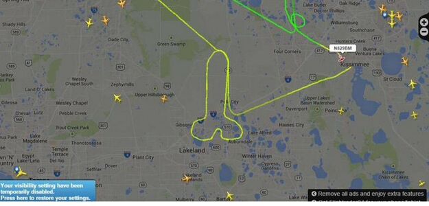 Penis na niebie. Internet gratuluje poczucia humoru pilotowi