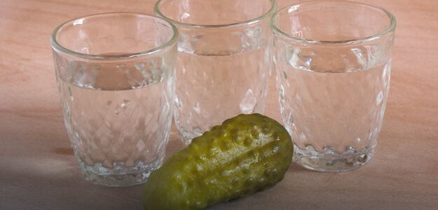 Przewrócił się TiR z wódką. Święto trwa już tydzień