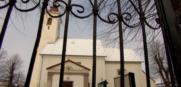 Kościelna i kucharka w zastępstwie księdza na kolędzie. "Zbierały datki i święciły domy"