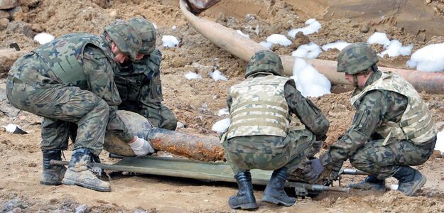 Budowali gazociąg i wykopali bombę. Po zakończeniu prac zakopali ją z powrotem