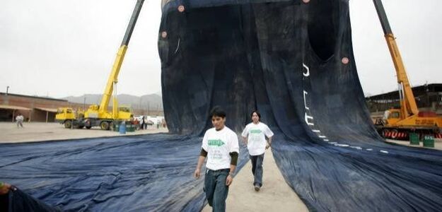 Niesamowite: Rekordowe dżinsy ważą 7,5 tony