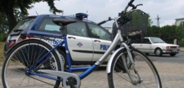 Pijany rowerzysta wbił się w radiowóz