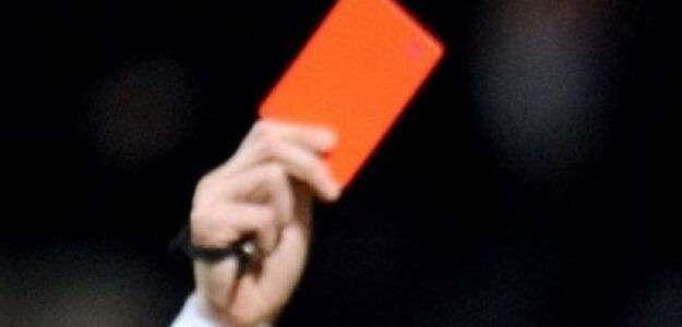 18 czerwonych kartek i cała drużyna wyrzucona