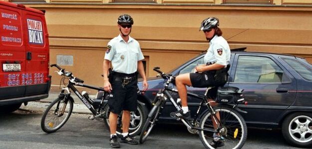 Policjanci dla oszczędności przesiądą się na rowery