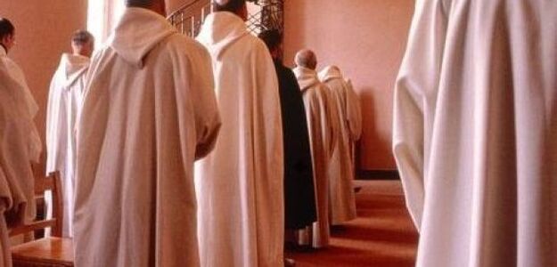 Zakonnik zgromadził arsenał broni palnej