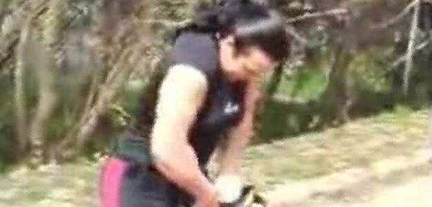 Silna kobieta potrafi zwinąć patelnię