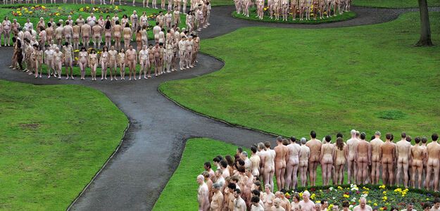 W. Brytania: Naga inscenizacja ku czci malarza