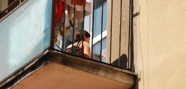 Dwulatek więził mamę. Na balkonie!