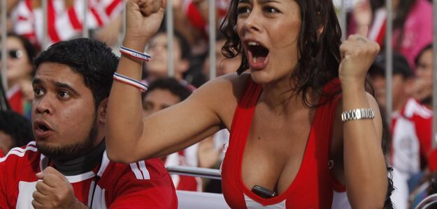 Kto tak trzyma telefon?