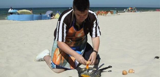 Na plaży możesz usmażyć sobie jajka!