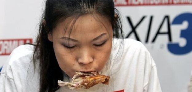 Zjadła 181 kurzych skrzydełek w 12 minut