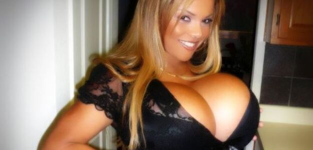 "To uratowało mi życie". Miała największe piersi