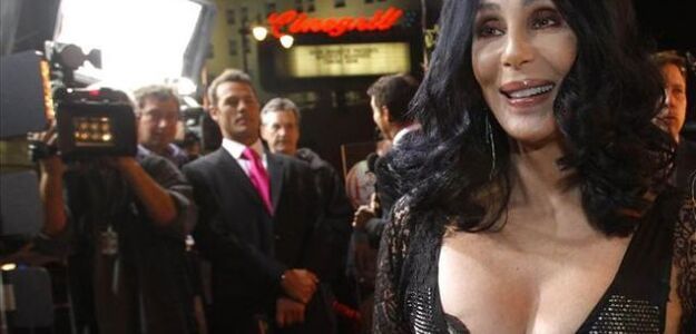 Ale jędrne piersi. A mają 64 lata!