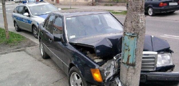 PIjany emeryt szalał mercedesem po Radomiu!