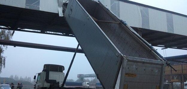 Ale urwał! Zapomniał opuścić naczepę!