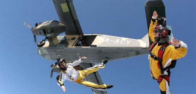 Niezniszczalni: Skoczył bez spadochronu i przeżył