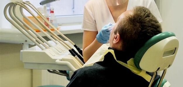 Dentystka wyrwała mu za karę wszystkie zęby!