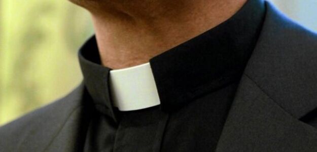 60 proc. polskich księży utrzymuje kontakty z kobietami, do 15 proc. ma dzieci.