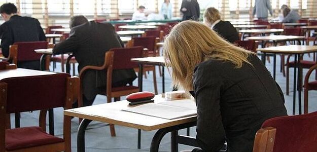 Podawała się za własną córkę, żeby chodzić do szkoły