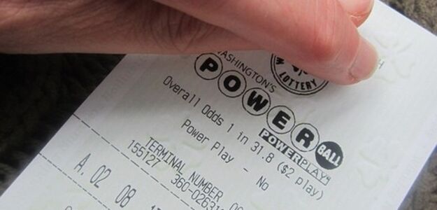 Zrzucili się w biurze na kupon i wygrali milion. Poza jedną osobą