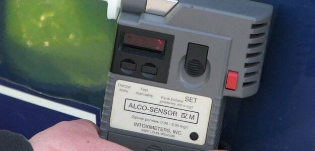 Zabrał kluczyki pijanej. Na alkomacie zabrakło skali