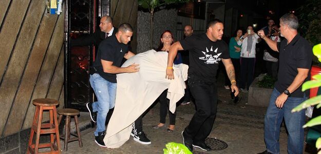 Justin Bieber przyłapany w burdelu! FOTO