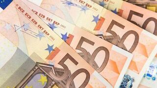 Roztargniona kobieta zostawiła przed bankiem 20 tys. euro