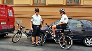 Policjanci dla oszczędności przesiądą się na rowery