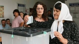 160-letni Albańczycy wzywani do głosowania