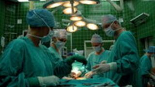 Chirurdzy zamiast guza znaleźli 25-letnią chustę