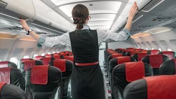Kontrowersyjne zalecenia dla stewardess w Chinach. Mają nosić pieluchy w czasie lotu