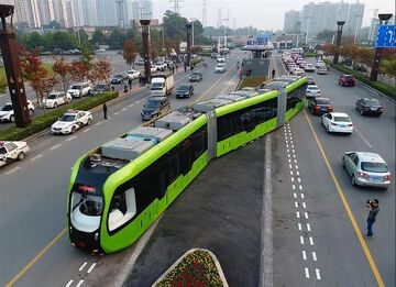 Tramwaj jakiego świat nie widział. Bez szyn i elastyczny jak autobus