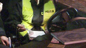 Policjantka wlepiła mandat koledze z patrolu, bo nie miał zapiętych pasów