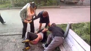 Typowa niedziela na ławce pod blokiem