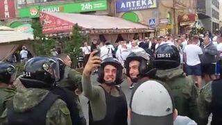 Policyjne selfie z kibicami