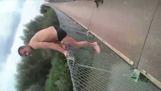 Skok z mostu z fajką