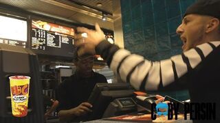 Raper zamawia jedzie w Mcdonald's