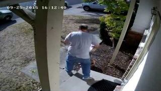 Chciał ukraść paczkę od kuriera