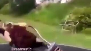 Taka zabawa! Na sprężynce!