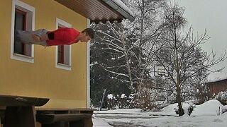 Chłopak, któremu żaden otwór niestraszny!