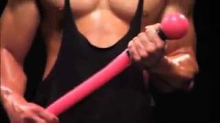 Urządzenie które buduje mięśnie bez chodzenia na siłownię!